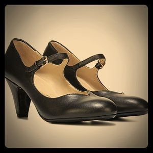 Naturalizer Mary Jane pumps